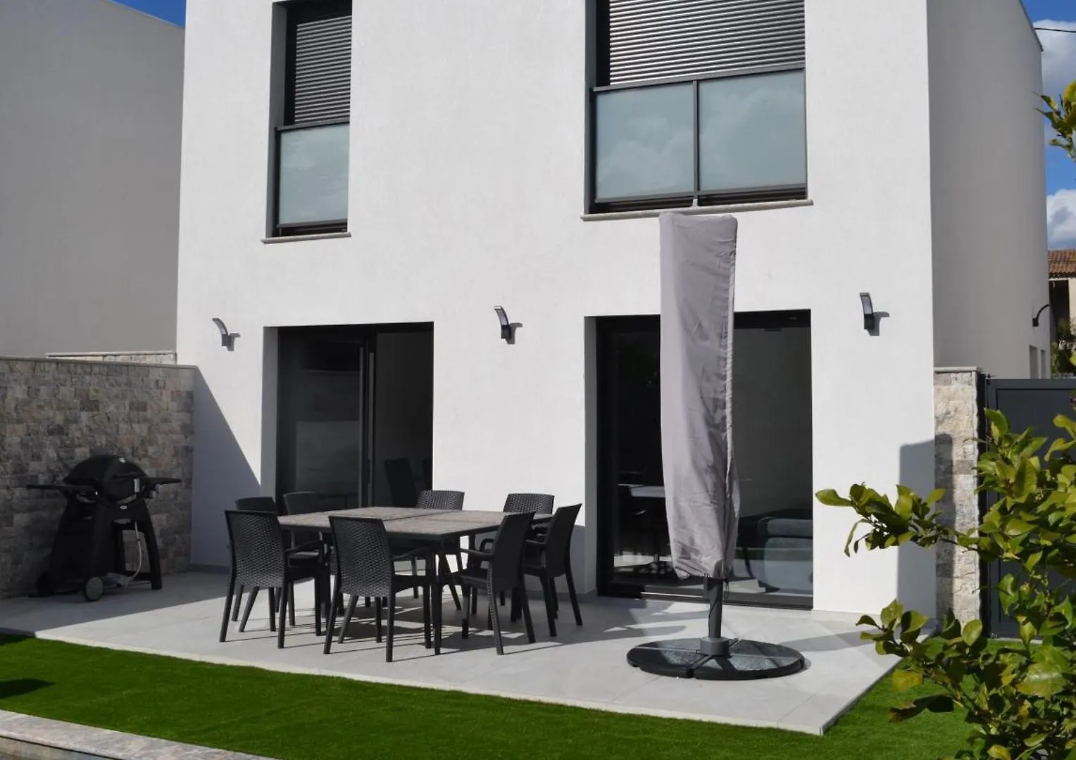 Etoile Du Berger Saint Aygulf: Seaside Villas with Private Gardens and Heated Pool