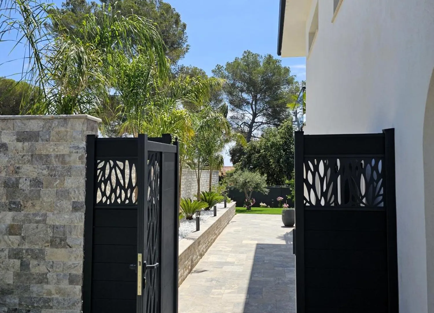 Etoile Du Berger Saint Aygulf: Seaside Villas with Private Gardens and Heated Pool 0*,  France